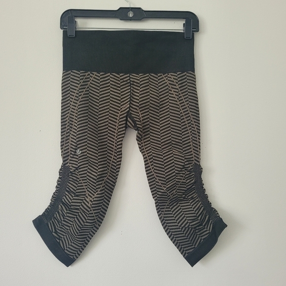 Lululemon In The Flow Crop II Heathered Fatigue Green chevron size 6 - Picture 4 of 9